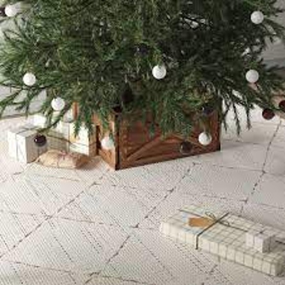 NEW Sealed St Ives Solid Wood Tree Collar Sand and Stable Christmas Holiday - Picture 2 of 12